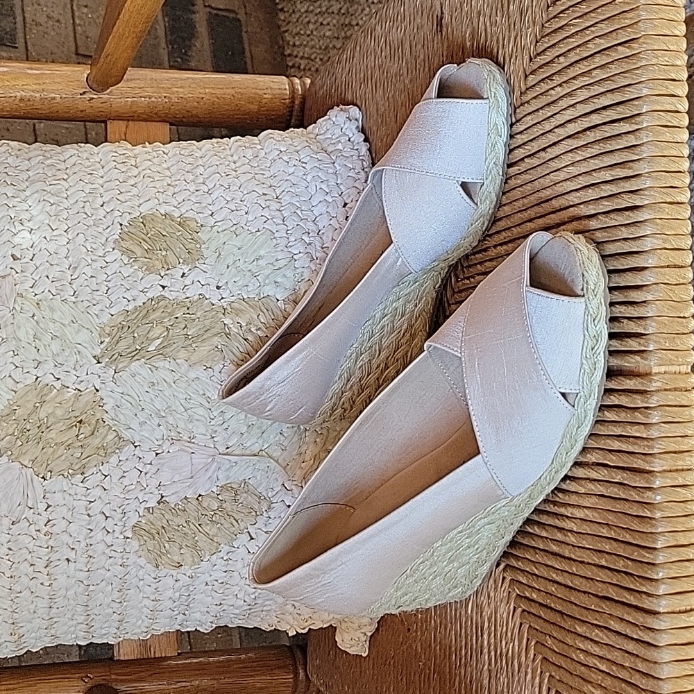 NWOT, Anne Klein Ezzie espadrille open toe sandals, size 9